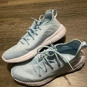 Worn once Avia 8.5 sneakers